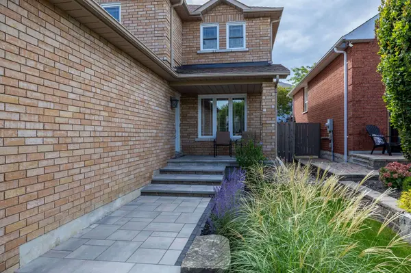 75 Bonathon CRES, Clarington, ON L1C 5B9