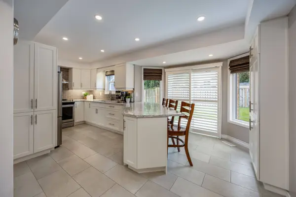 75 Bonathon CRES, Clarington, ON L1C 5B9