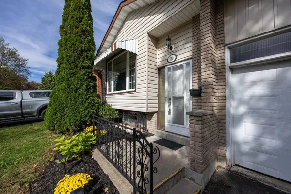 919 Exeter ST, Oshawa, ON L1G 6R9