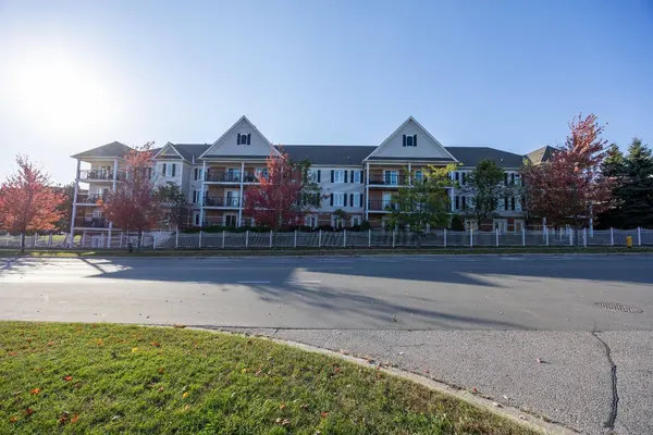 106 Aspen Springs DR #108, Clarington, ON L1C 5N7