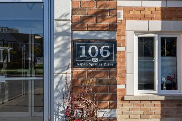 106 Aspen Springs DR #108, Clarington, ON L1C 5N7