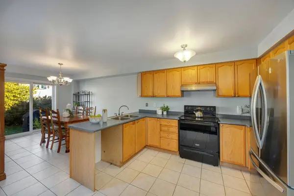 213 Hutton PL, Clarington, ON L1C 5K1