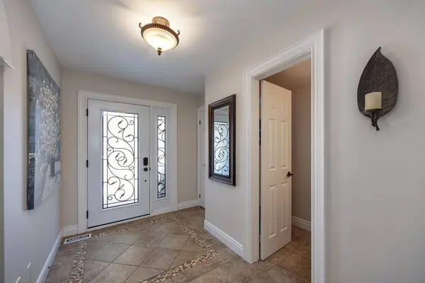 550 Crimson CT, Oshawa, ON L1J 8E1