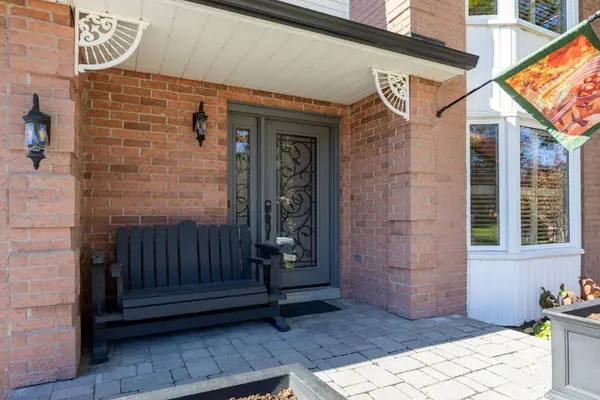 550 Crimson CT, Oshawa, ON L1J 8E1