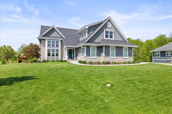 N67W13238 West View Cir, Menomonee Falls, WI 53051