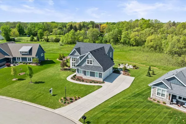 N67W13238 West View Cir, Menomonee Falls, WI 53051