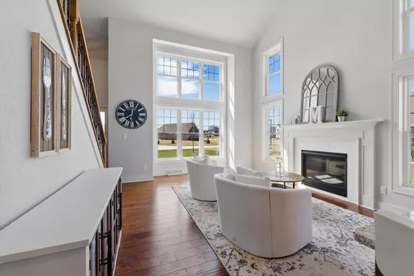 N67W13238 West View Cir, Menomonee Falls, WI 53051