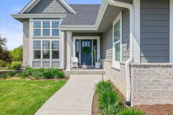 N67W13238 West View Cir, Menomonee Falls, WI 53051