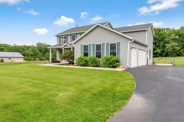 28900 Rowntree Rd, Rochester, WI 53105