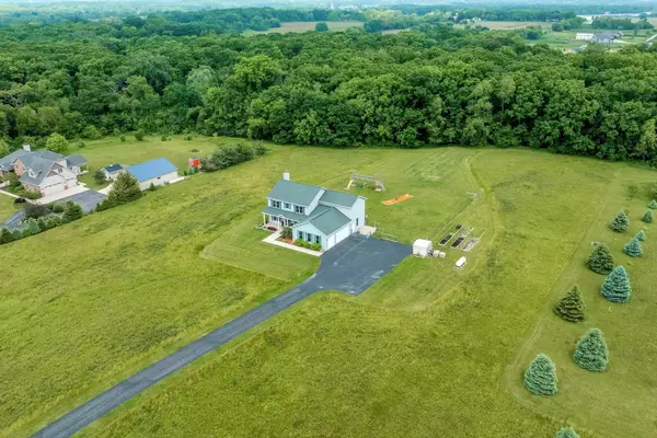 28900 Rowntree Rd, Rochester, WI 53105