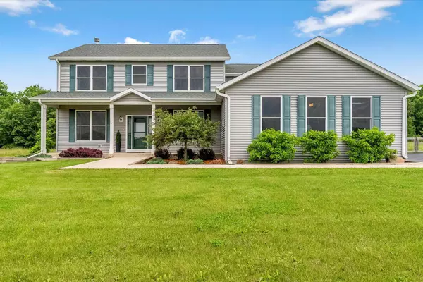 28900 Rowntree Rd, Rochester, WI 53105