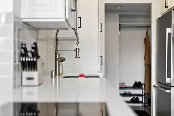 1707 N Prospect Ave Unit 2C, Milwaukee, WI 53202