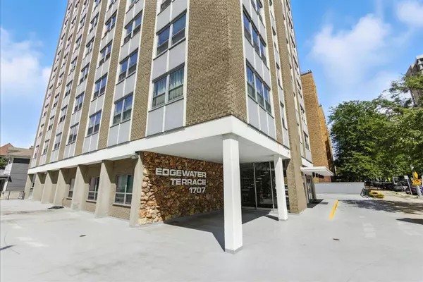 1707 N Prospect Ave Unit 2C, Milwaukee, WI 53202