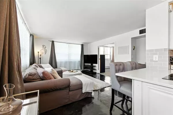 1707 N Prospect Ave Unit 2C, Milwaukee, WI 53202