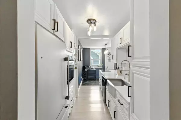 1707 N Prospect Ave Unit 2C, Milwaukee, WI 53202