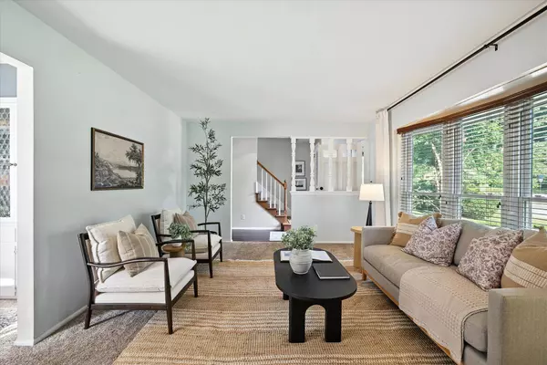 9810 W Grantosa Dr, Wauwatosa, WI 53222