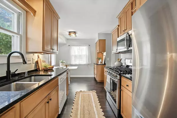 9810 W Grantosa Dr, Wauwatosa, WI 53222