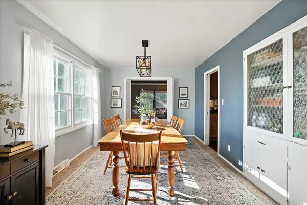 9810 W Grantosa Dr, Wauwatosa, WI 53222