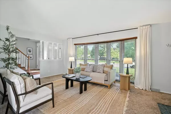 9810 W Grantosa Dr, Wauwatosa, WI 53222