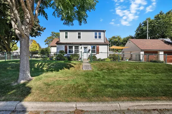 302 N 111th St, Wauwatosa, WI 53226