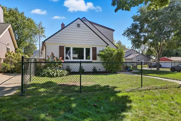 302 N 111th St, Wauwatosa, WI 53226