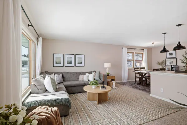 W150N8239 Saxony Dr, Menomonee Falls, WI 53051