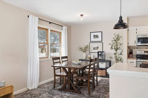 W150N8239 Saxony Dr, Menomonee Falls, WI 53051