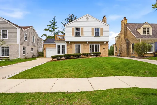 2565 N 84th St, Wauwatosa, WI 53226