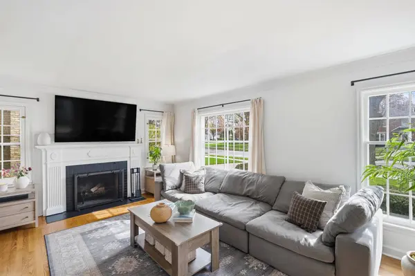 2565 N 84th St, Wauwatosa, WI 53226
