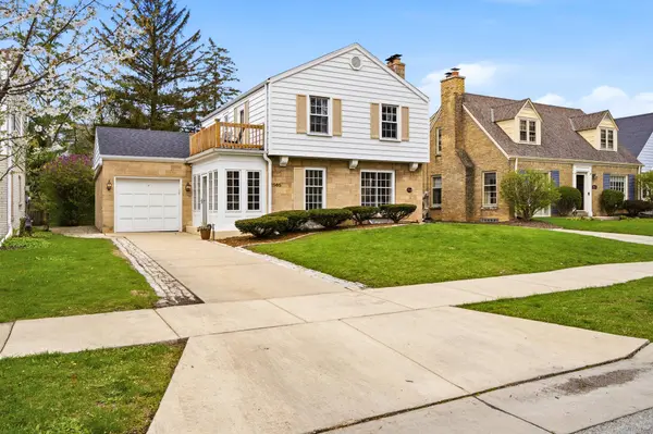 2565 N 84th St, Wauwatosa, WI 53226