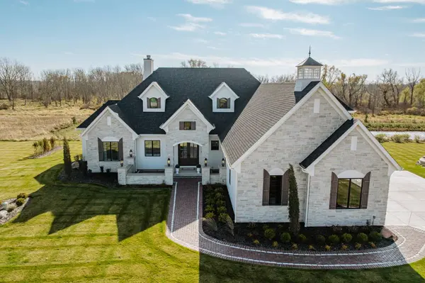 20285 Newport Ln, Brookfield, WI 53045