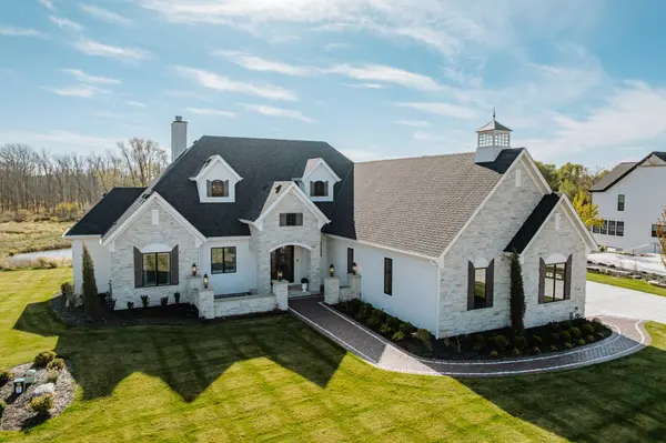 20285 Newport Ln, Brookfield, WI 53045