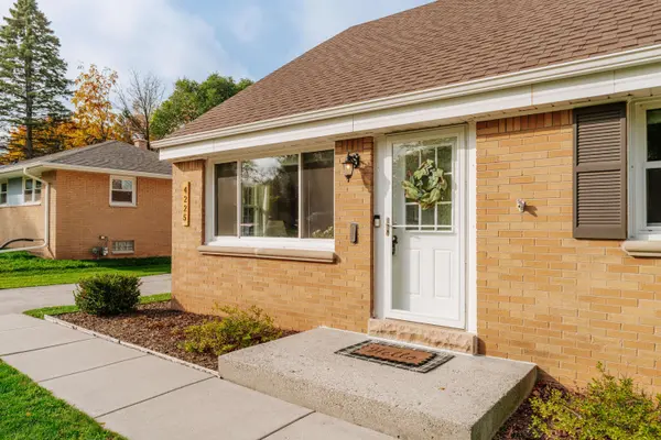 4225 N 95th St, Wauwatosa, WI 53222