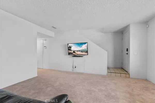 9100 Acacia AVE #6, Fontana, CA 92335
