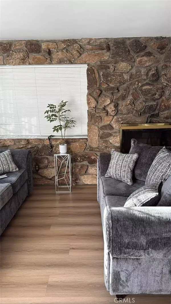 1226 Sunkist CIR, Corona, CA 92882