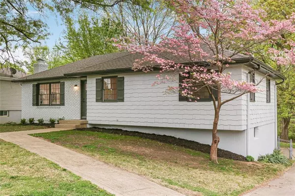 9909 NW Blum RD, Kansas City, MO 64152