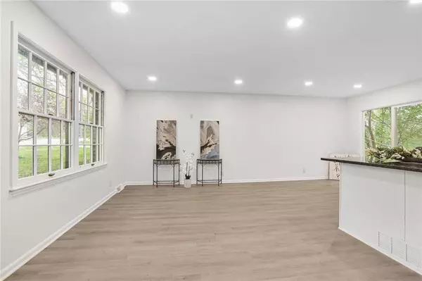 9909 NW Blum RD, Kansas City, MO 64152