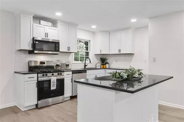 9909 NW Blum RD, Kansas City, MO 64152