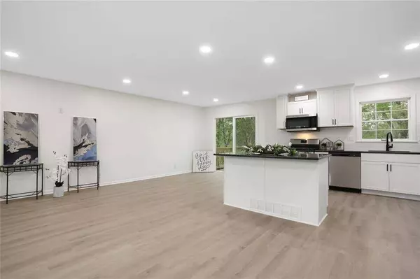 9909 NW Blum RD, Kansas City, MO 64152