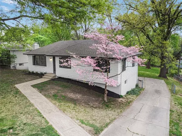 9909 NW Blum RD, Kansas City, MO 64152