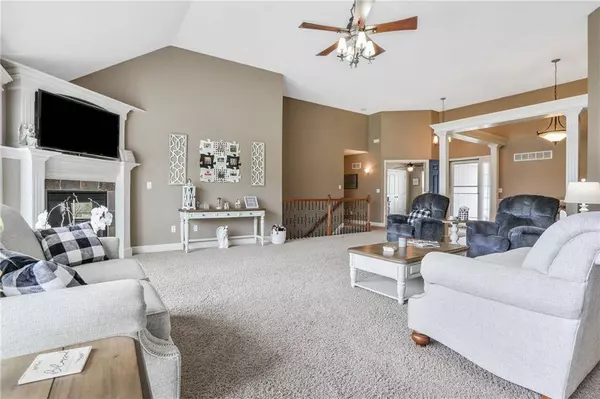 1209 N Old Mill RD, Independence, MO 64056