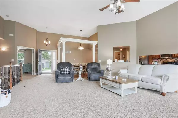 1209 N Old Mill RD, Independence, MO 64056