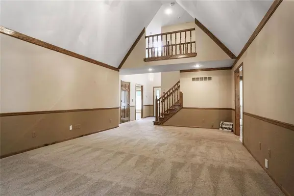 709 Kingston DR, Liberty, MO 64068