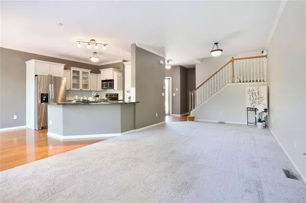 15940 Linden ST, Overland Park, KS 66085