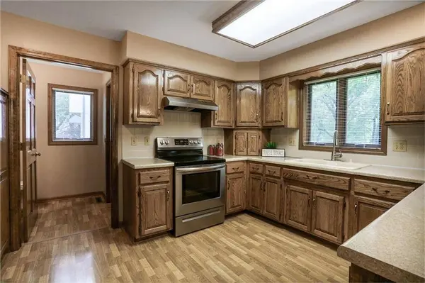709 Kingston DR, Liberty, MO 64068