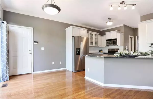 15940 Linden ST, Overland Park, KS 66085