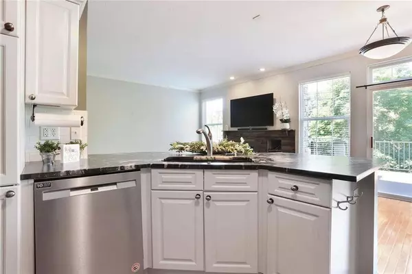 15940 Linden ST, Overland Park, KS 66085