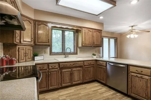 709 Kingston DR, Liberty, MO 64068