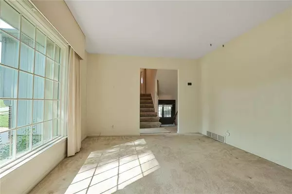 6705 Dawn LN, Kansas City, MO 64151