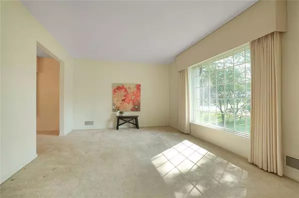 6705 Dawn LN, Kansas City, MO 64151